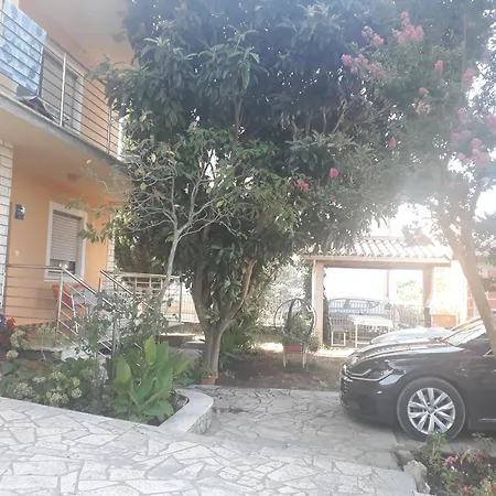 Nela Apartman Pula