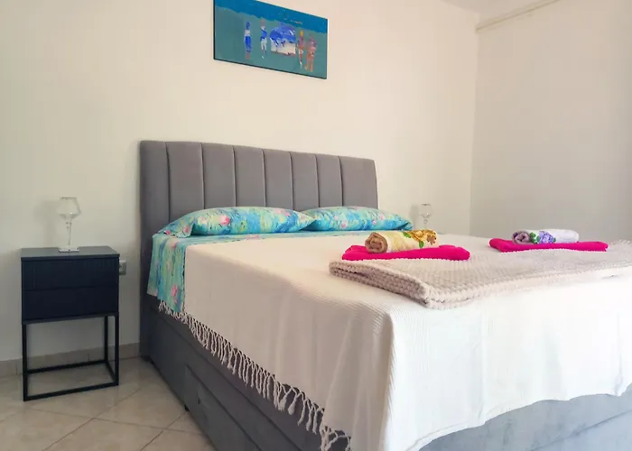 Nela * Pula