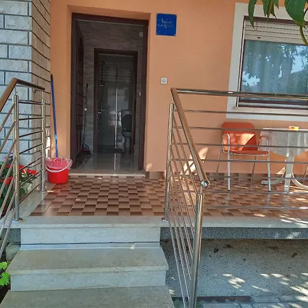 Nela Apartment *