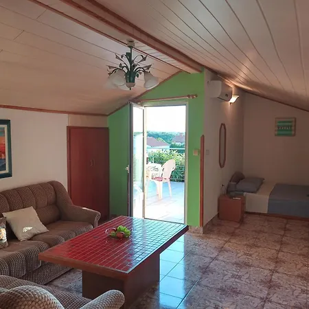 Nela Pula